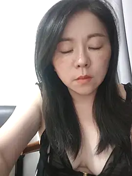 Snapshot of luxi8899 chatting on 09/19/25, 01:23 luxi8899 online show from 09/19/25, 01:23