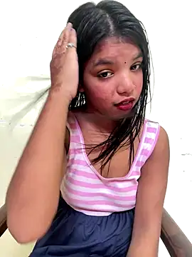 Snapshot of sexy_body-00 chatting on 10/13/25, 04:45 sexy body-00 online show from 10/13/25, 04:45