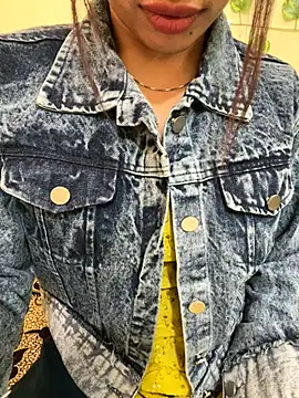 Snapshot of sexy_body-00 chatting on 11/19/25, 10:59 sexy body-00 online show from 11/19/25, 10:59