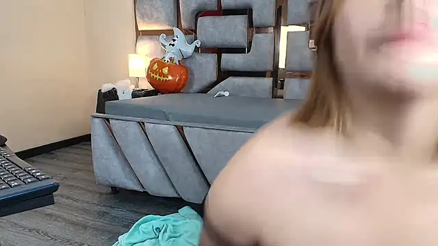 Candy Velvet online show from 11/04/25, 08:13