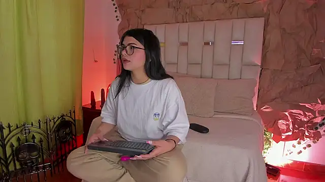 Jade Nmm online show from 10/10/25, 12:59