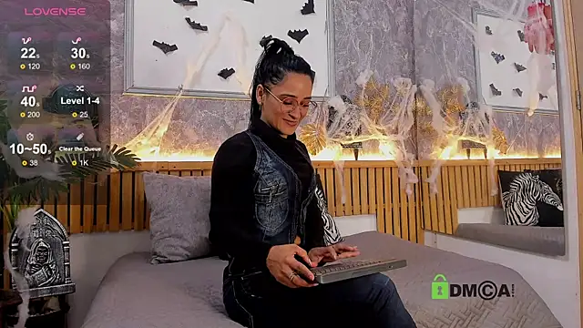 princequinn  online show from 10/13/25, 07:58