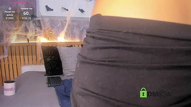 princequinn  online show from 10/22/25, 08:19