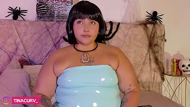 TinaCurv online show from 10/31/25, 08:32