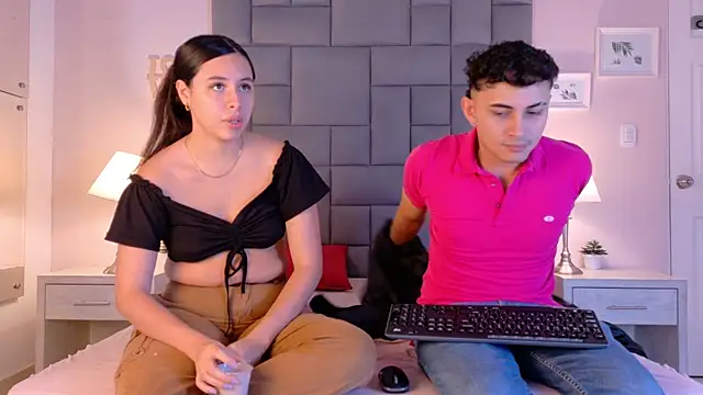 Snapshot of Rosse_and_mike chatting on 09/19/25, 11:44 Rosse and mike online show from 09/19/25, 11:44