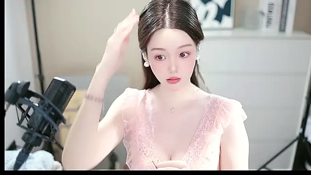 abbyli12 online show from 11/07/25, 04:07