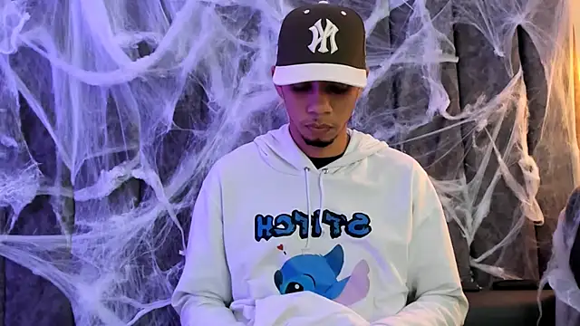 Snapshot of DustinandJordan chatting on 10/10/25, 04:55 DustinandJordan online show from 10/10/25, 04:55