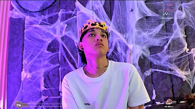 Snapshot of DustinandJordan chatting on 10/13/25, 06:13 DustinandJordan online show from 10/13/25, 06:13