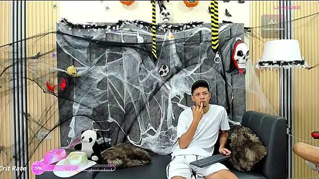 Snapshot of DustinandJordan chatting on 10/19/25, 04:57 DustinandJordan online show from 10/19/25, 04:57