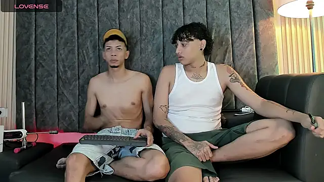 Snapshot of DustinandJordan chatting on 11/06/25, 09:37 DustinandJordan online show from 11/06/25, 09:37