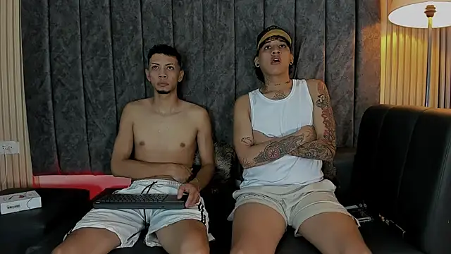 Snapshot of DustinandJordan chatting on 11/09/25, 02:37 DustinandJordan online show from 11/09/25, 02:37