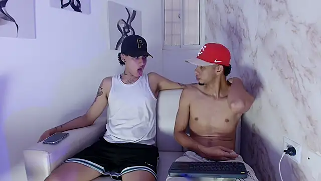 Snapshot of DustinandJordan chatting on 11/13/25, 09:47 DustinandJordan online show from 11/13/25, 09:47