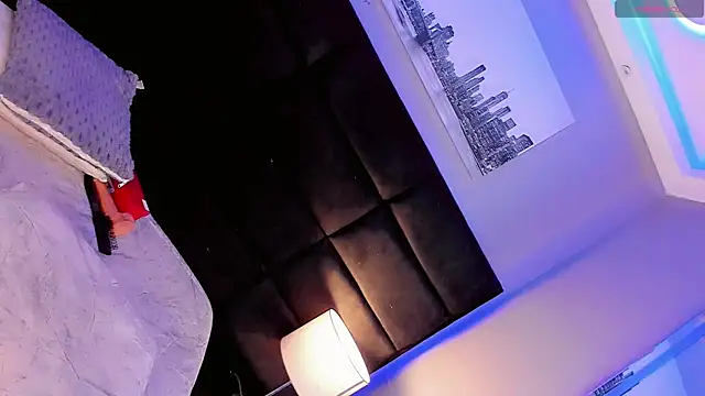 Snapshot of Ana_Paaula23 chatting on 10/17/25, 08:33 Ana Paaula23 online show from 10/17/25, 08:33