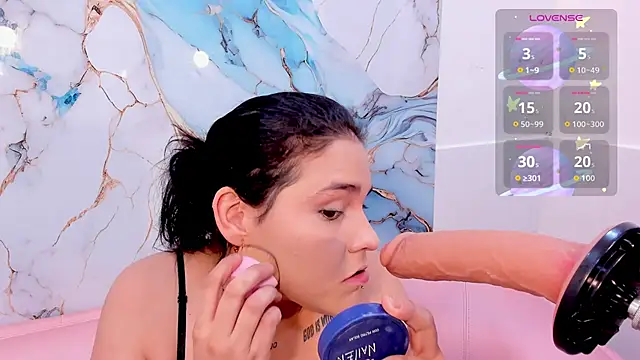 Snapshot of TIFFANY_GLOW__ chatting on 10/25/25, 08:03 TIFFANY GLOW online show from 10/25/25, 08:03