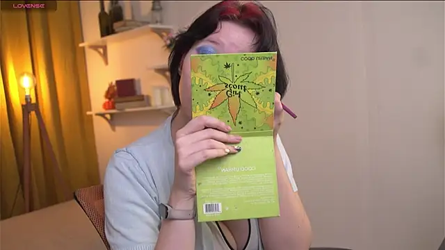 Snapshot of bluebeell chatting on 11/27/25, 09:17 bluebeell online show from 11/27/25, 09:17