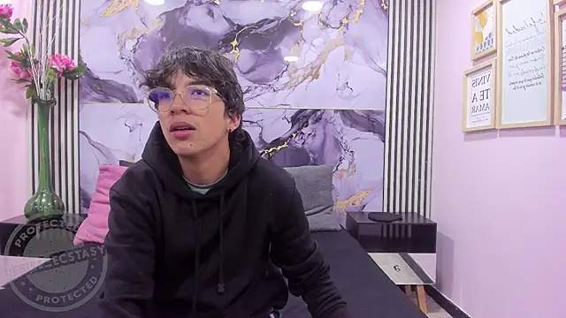 Snapshot of Desire_Ecstasy chatting on 10/14/25, 12:50 Desire Ecstasy online show from 10/14/25, 12:50