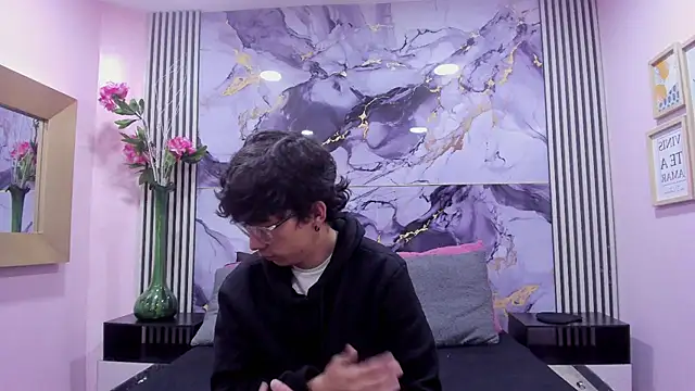 Snapshot of Desire_Ecstasy chatting on 10/15/25, 01:11 Desire Ecstasy online show from 10/15/25, 01:11