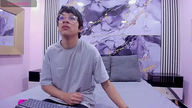 Snapshot of Desire_Ecstasy chatting on 10/22/25, 01:33 Desire Ecstasy online show from 10/22/25, 01:33