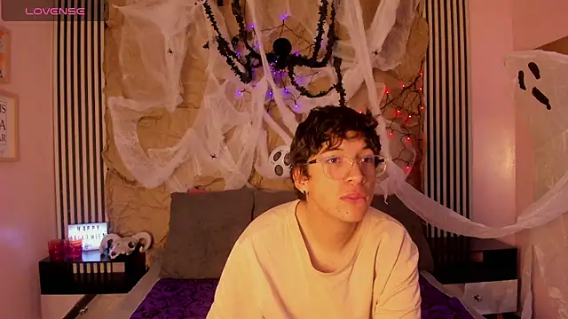 Snapshot of Desire_Ecstasy chatting on 10/23/25, 01:32 Desire Ecstasy online show from 10/23/25, 01:32