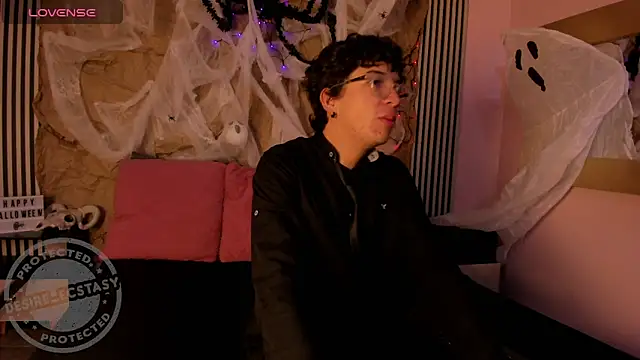 Snapshot of Desire_Ecstasy chatting on 10/25/25, 12:45 Desire Ecstasy online show from 10/25/25, 12:45