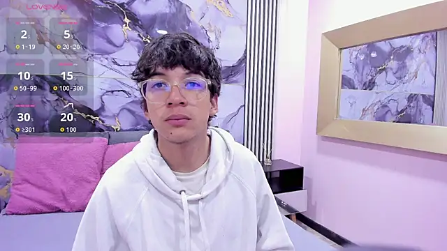 Snapshot of Desire_Ecstasy chatting on 11/07/25, 01:33 Desire Ecstasy online show from 11/07/25, 01:33