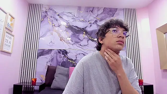 Snapshot of Desire_Ecstasy chatting on 11/12/25, 12:49 Desire Ecstasy online show from 11/12/25, 12:49