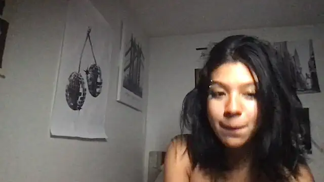 Snapshot of petitelatinateen chatting on 09/18/25, 07:32 petitelatinateen online show from 09/18/25, 07:32