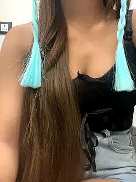 layra 9900 online show from 11/05/25, 07:36