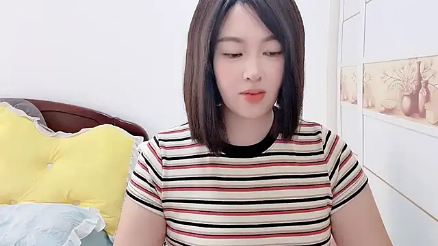 Snapshot of FeilL2t chatting on 10/27/25, 02:15 FeilL2t online show from 10/27/25, 02:15