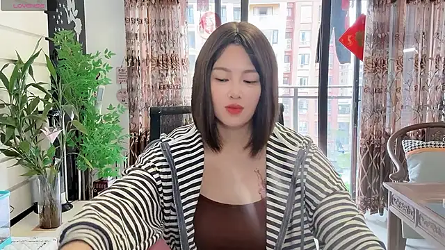 Snapshot of FeilL2t chatting on 11/19/25, 04:01 FeilL2t online show from 11/19/25, 04:01