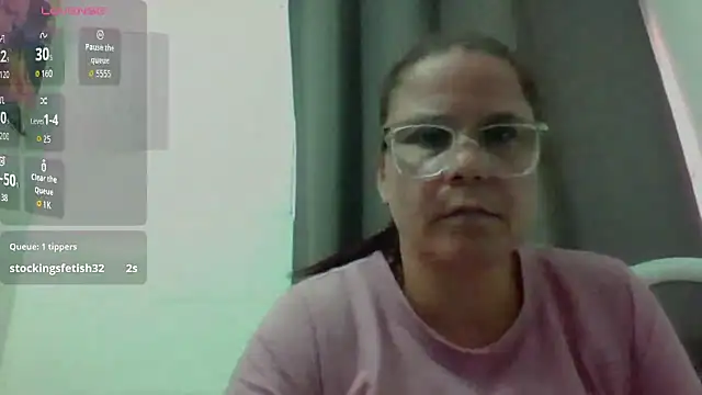 Snapshot of latinamaster chatting on 10/06/25, 09:34 latinamaster online show from 10/06/25, 09:34