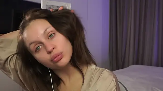 EsterCuute online show from 10/03/25, 10:45