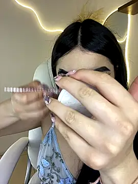 Zoe Serrat online show from 10/25/25, 12:45