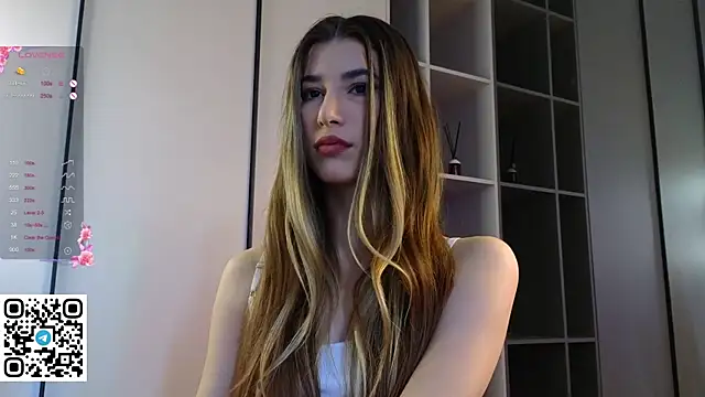 Snapshot of Quinavelle chatting on 10/12/25, 07:18 Quinavelle online show from 10/12/25, 07:18