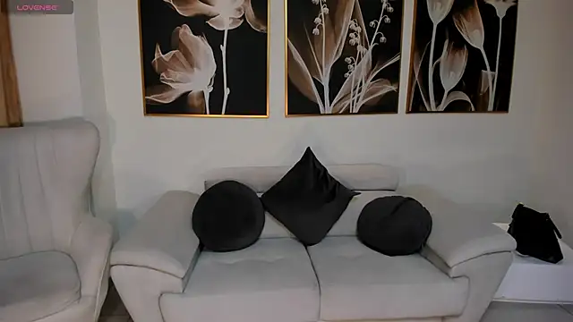 Snapshot of LeahNovac chatting on 09/24/25, 11:13 LeahNovac online show from 09/24/25, 11:13