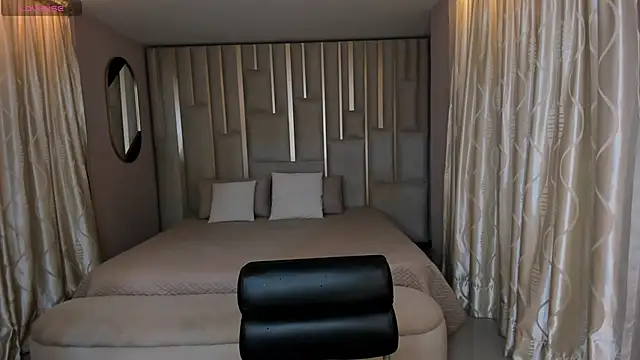 LeahNovac online show from 10/23/25, 11:20