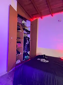 RickKrong  online show from 10/24/25, 04:42