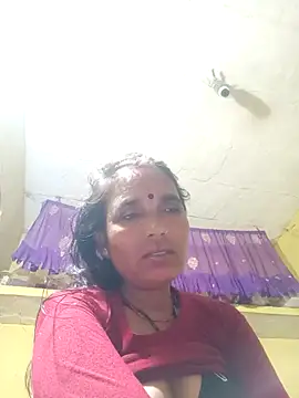 Snapshot of Monika_thakurr chatting on 09/27/25, 10:37 Monika thakurr online show from 09/27/25, 10:37
