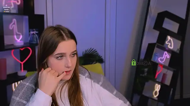 luna tin online show from 09/30/25, 02:00