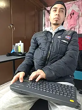 abnerdam01 online show from 10/27/25, 11:58