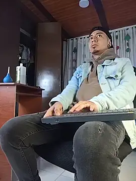 abnerdam01 online show from 11/12/25, 01:11