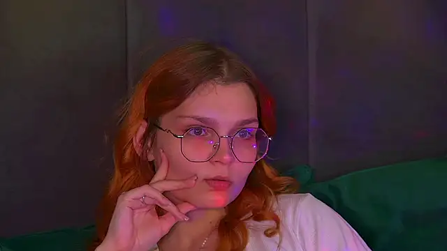 Snapshot of BellaMarebelle chatting on 10/10/25, 04:28 BellaMarebelle online show from 10/10/25, 04:28