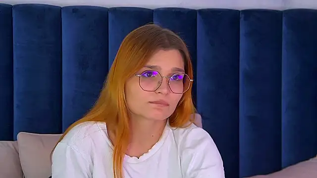 Snapshot of BellaMarebelle chatting on 10/17/25, 04:31 BellaMarebelle online show from 10/17/25, 04:31