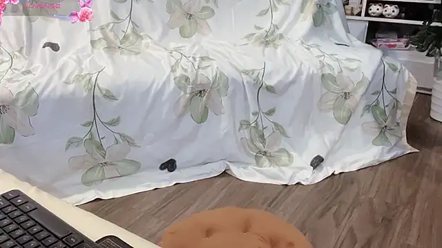 Snapshot of Jade-0906 chatting on 11/25/25, 02:00 Jade-0906 online show from 11/25/25, 02:00