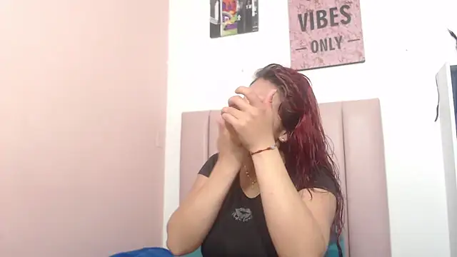 Chloe Wiild online show from 11/02/25, 03:20