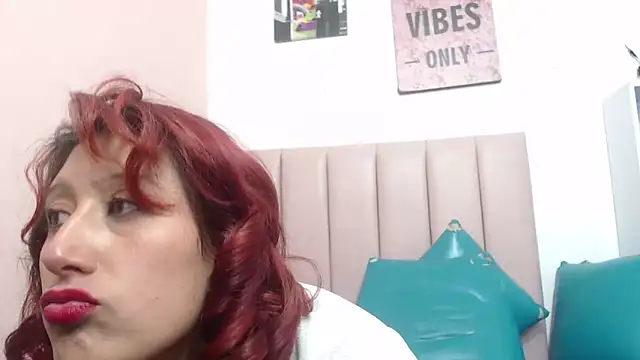 Chloe Wiild online show from 11/11/25, 03:50