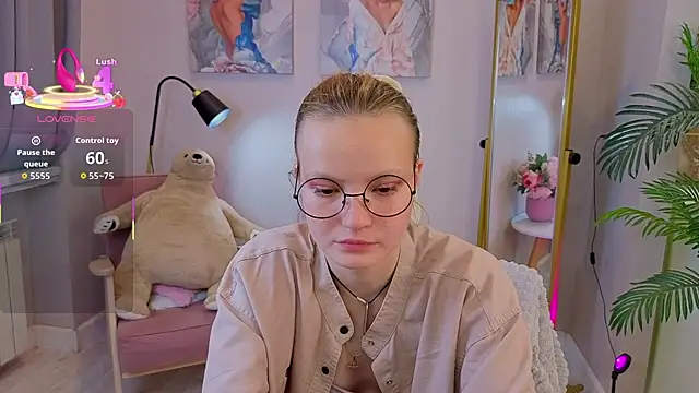 Snapshot of Ginger_Emma chatting on 09/16/25, 02:12 Ginger Emma online show from 09/16/25, 02:12