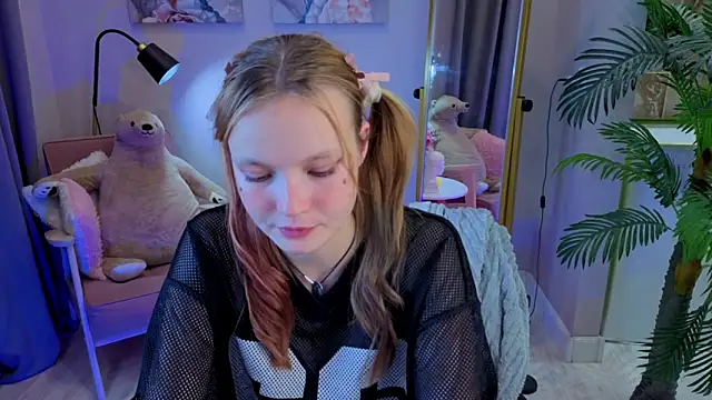 Snapshot of Ginger_Emma chatting on 09/18/25, 08:44 Ginger Emma online show from 09/18/25, 08:44