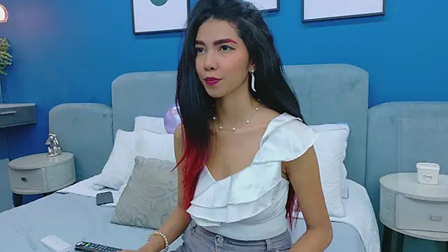 Snapshot of luna_roja25 chatting on 10/06/25, 10:29 luna roja25 online show from 10/06/25, 10:29