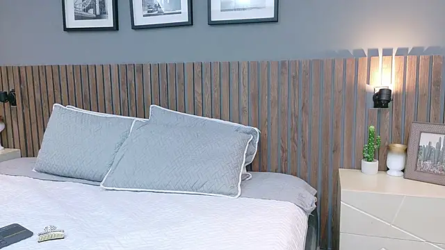 luna roja25 online show from 10/14/25, 01:01